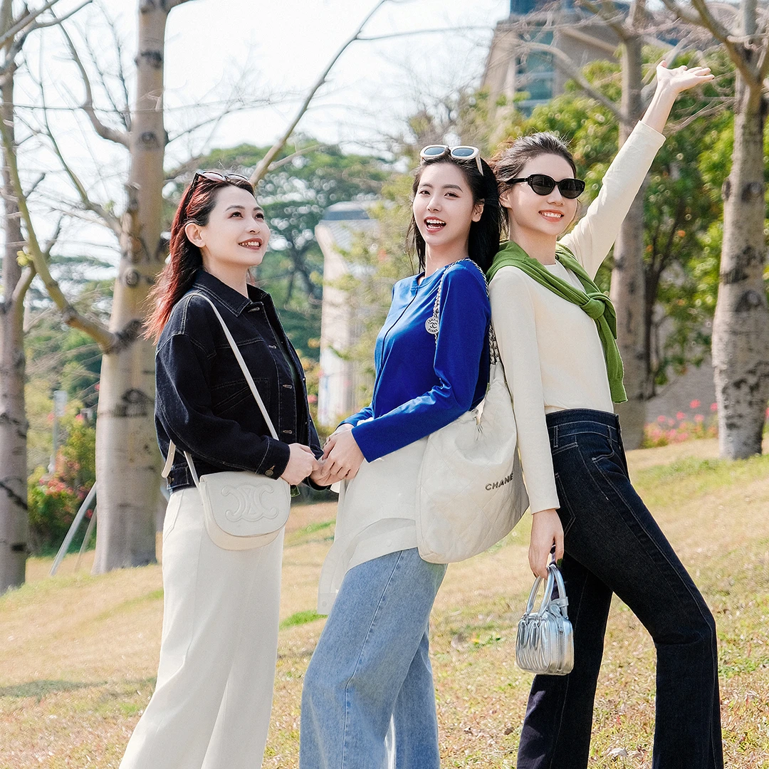 谭飞微笑T纯色衬衫长袖复古春方领上衣时尚极简风气质常规百搭