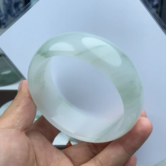 用***6未镶嵌手镯石英质玉（金丝玉）