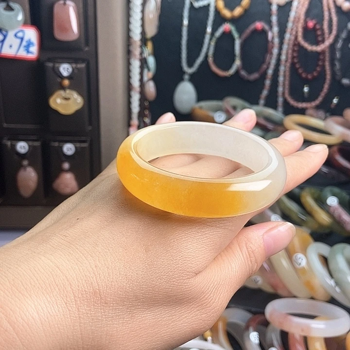 銎***嗨石英质玉手镯未镶嵌