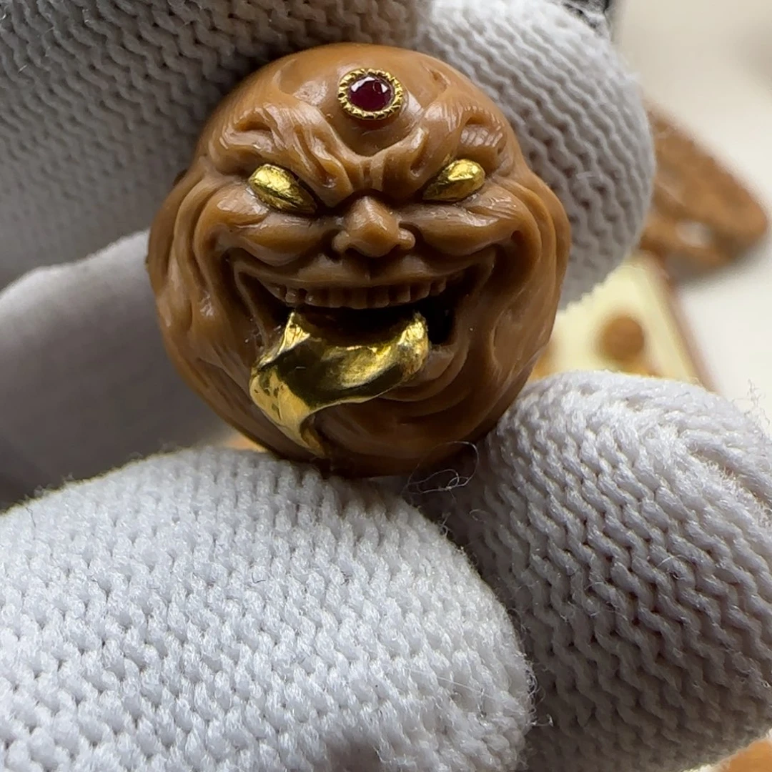 猴头核桃吊坠十*舔僧镶嵌24k