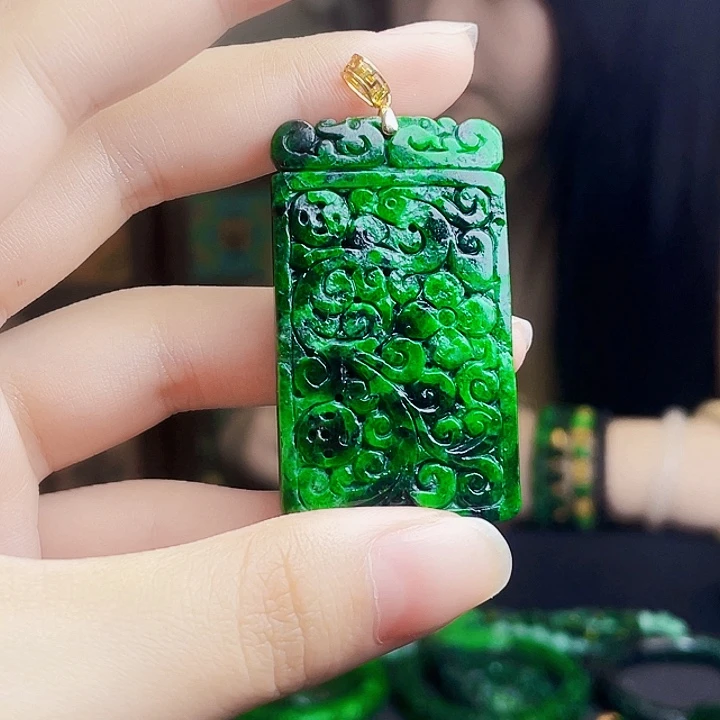 翡翠18K金镶嵌颈饰多样性