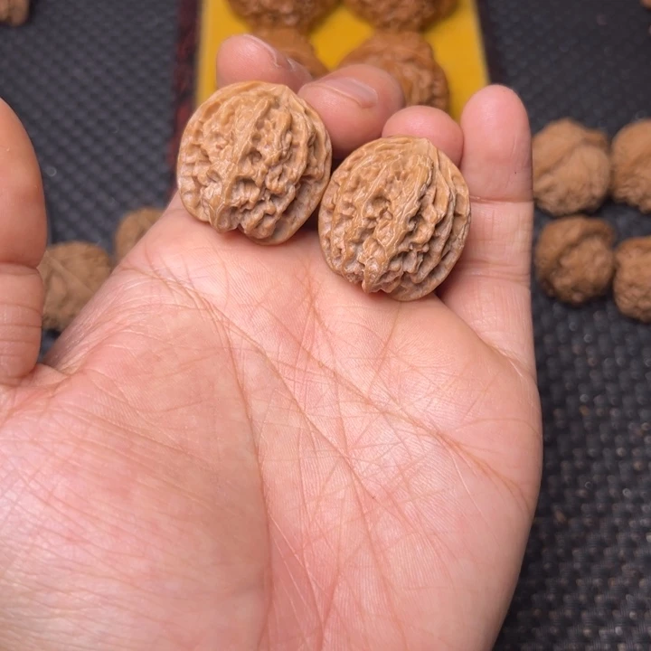 文玩核桃吊坠苹果园