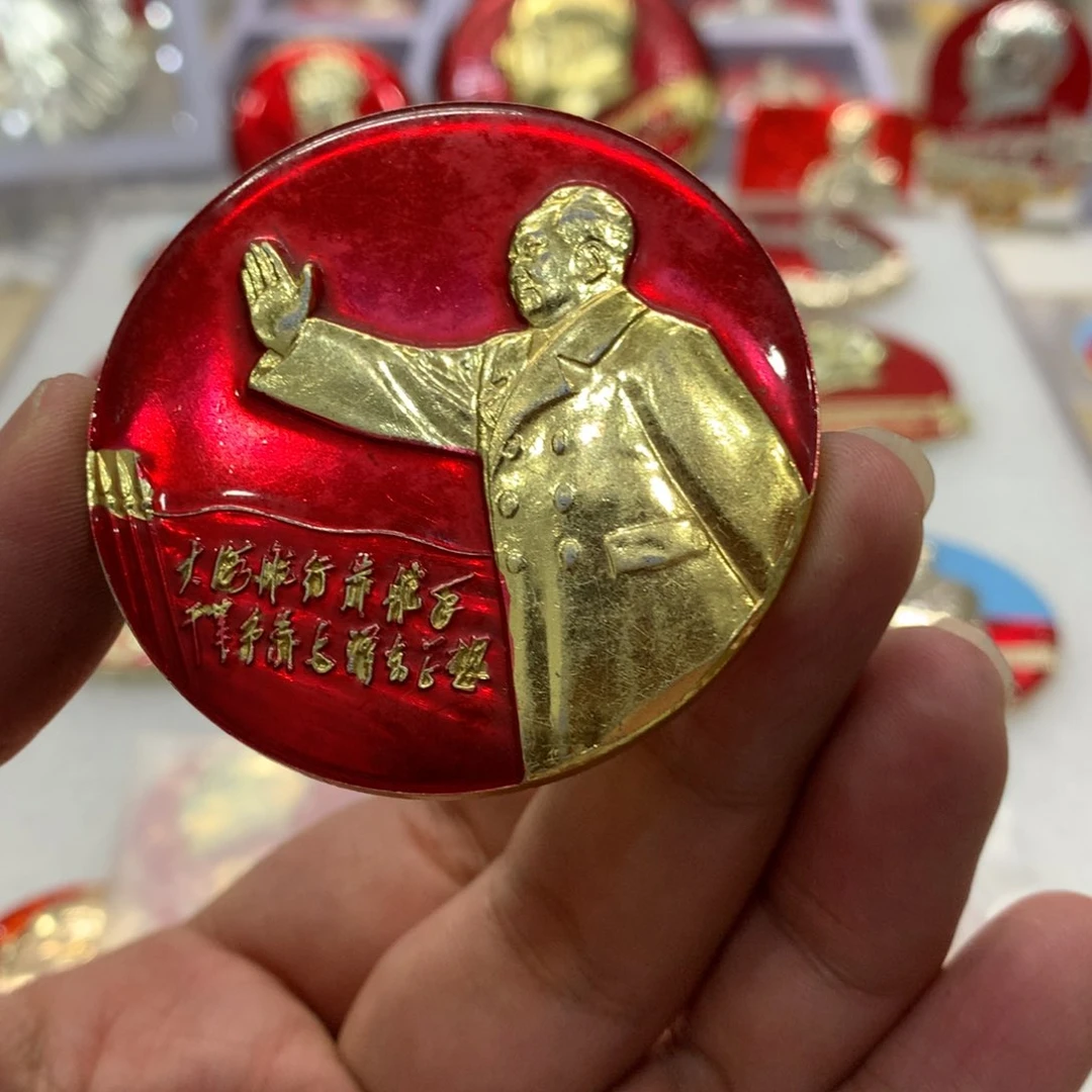 铝金色林题挥手