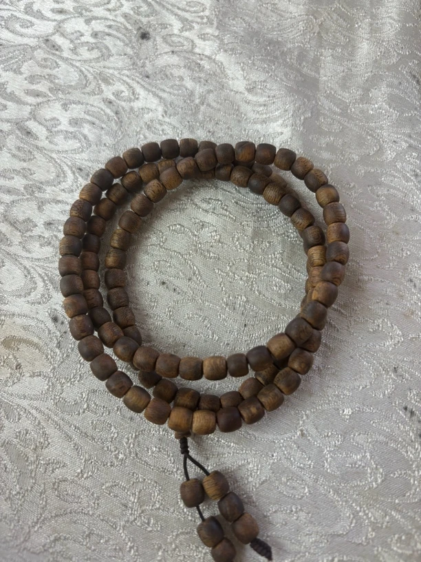 07鼓珠乌身沉水浮26克多样性发一沉香手串B023