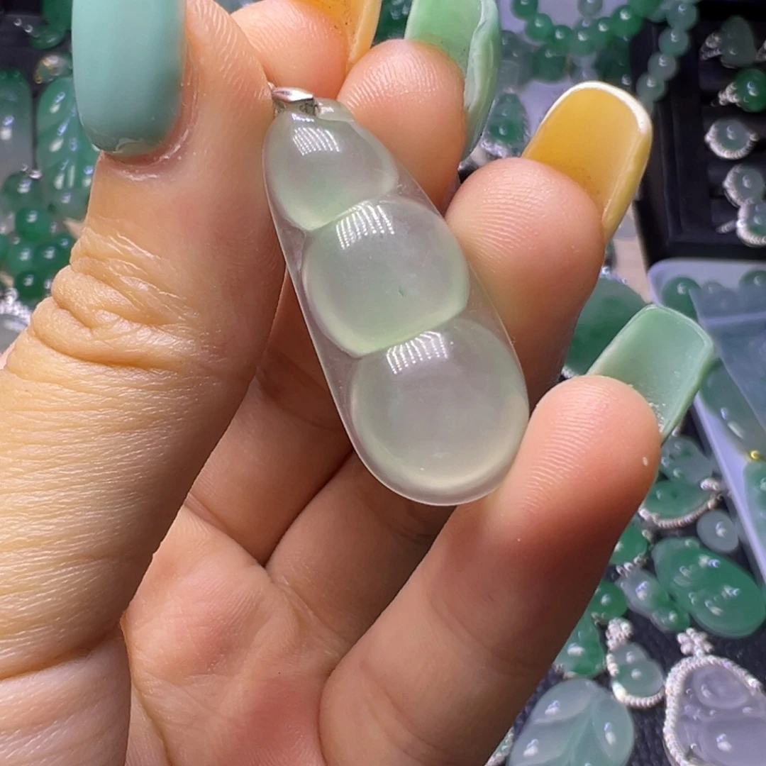 石英质玉（非洲翠）未镶嵌颈饰