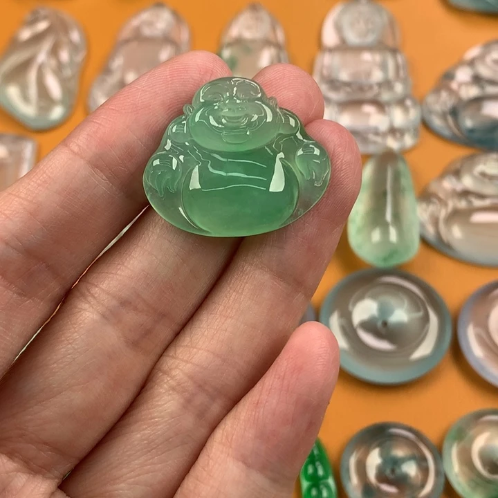 翡翠未镶嵌颈饰…..