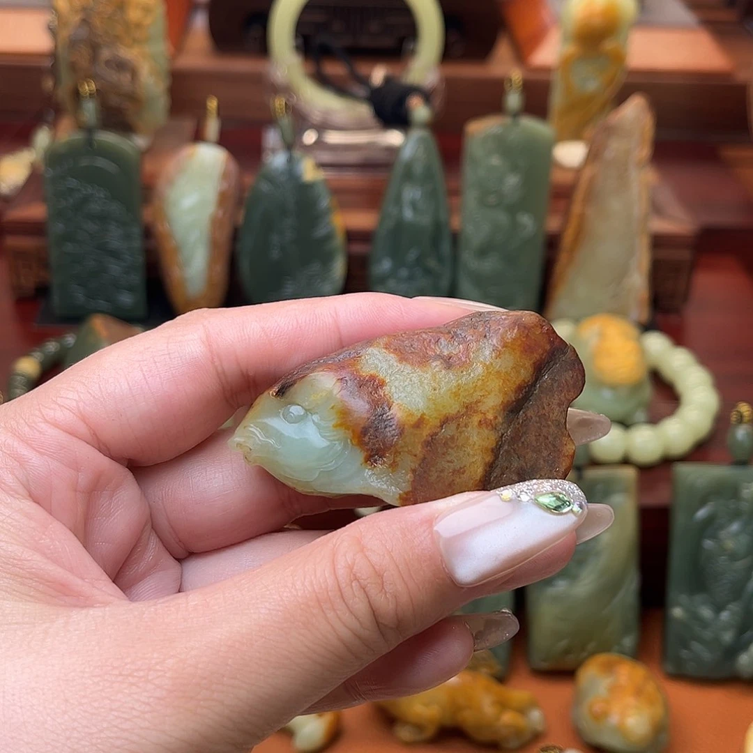 岫岩河磨玉（透闪石质玉）未镶嵌挂件?*
