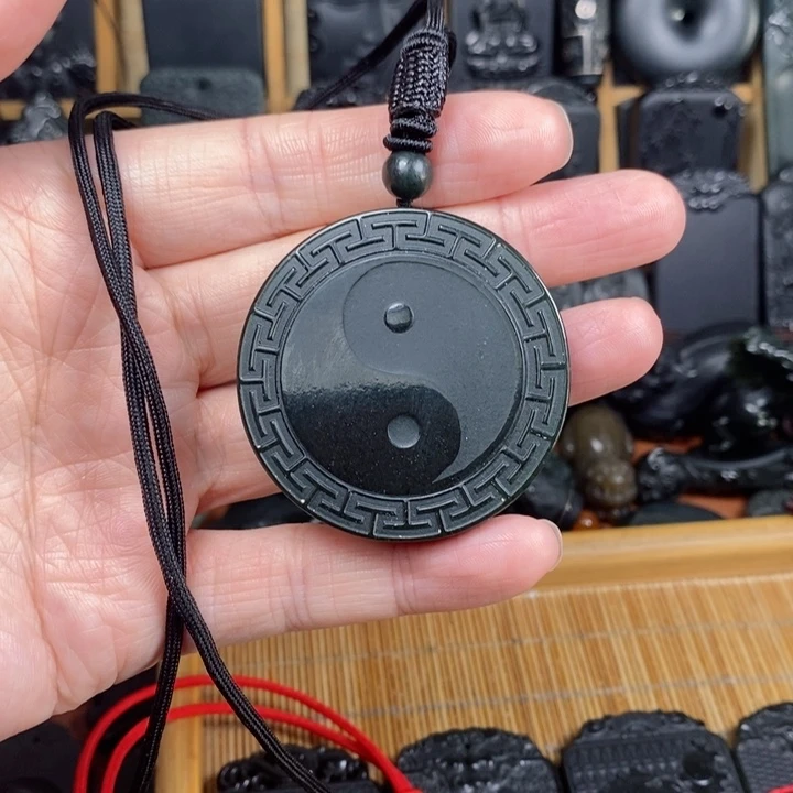 岁***偷和田玉未镶嵌挂件