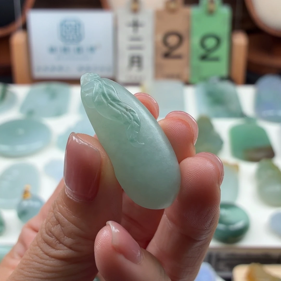 翡翠未镶嵌颈饰天然A货翡翠