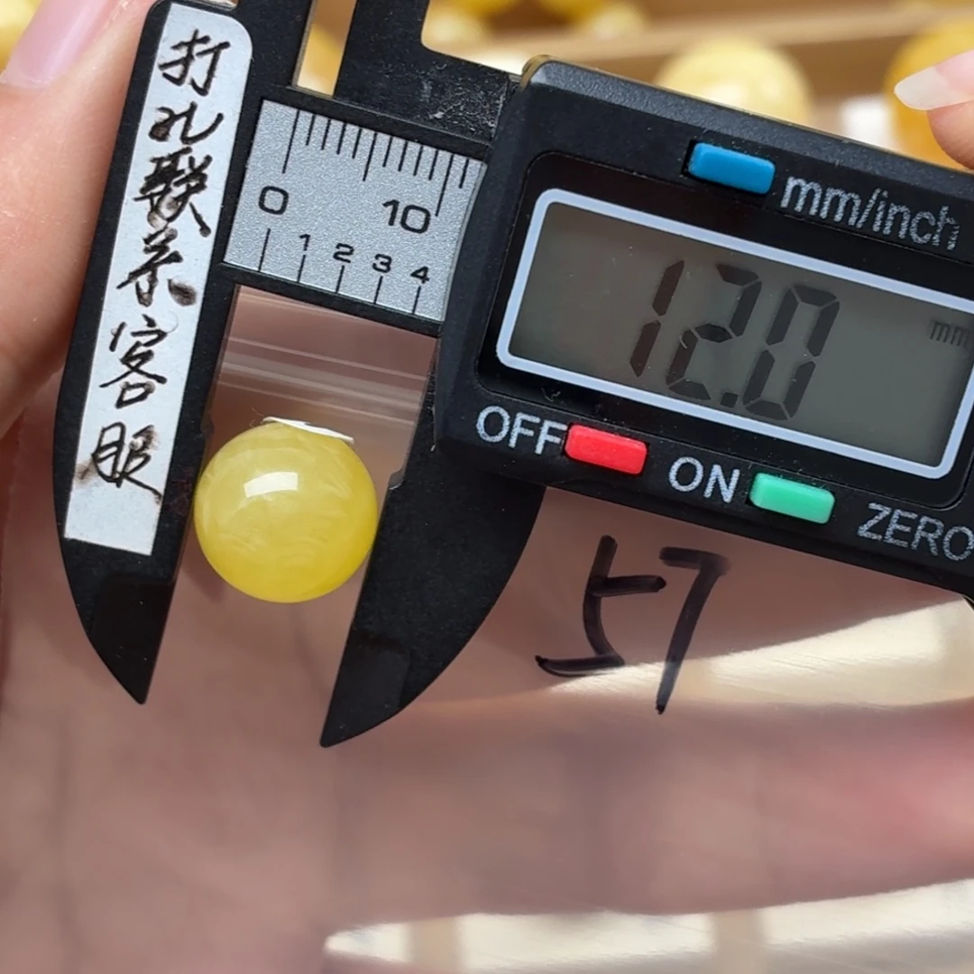 皮***子裸石蜜蜡未镶嵌蜜蜡