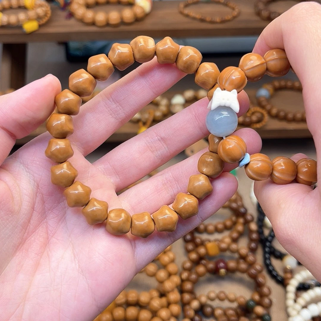 猴头核桃手串林****?搭配小猫蓝珠子蓝色隔片