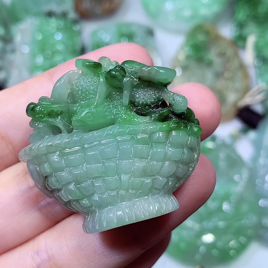 缅甸天然A货翡翠飘绿花篮吊坠