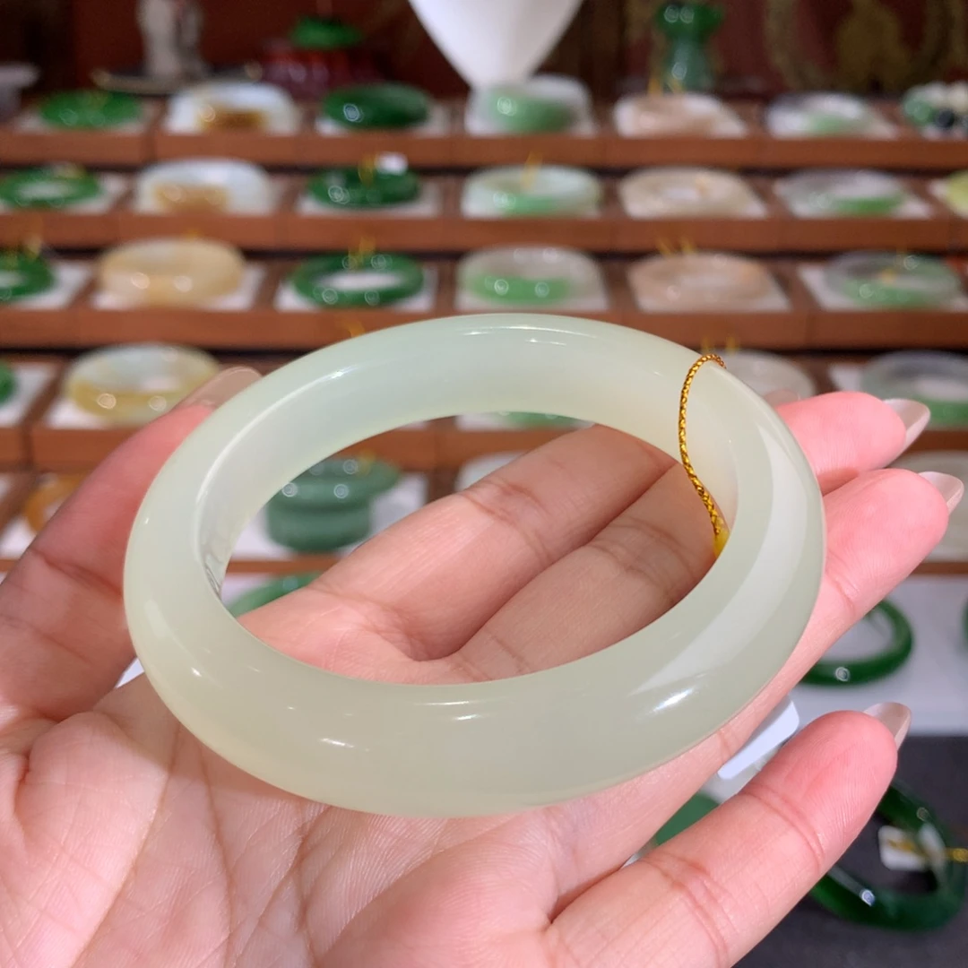 和田玉未镶嵌手镯