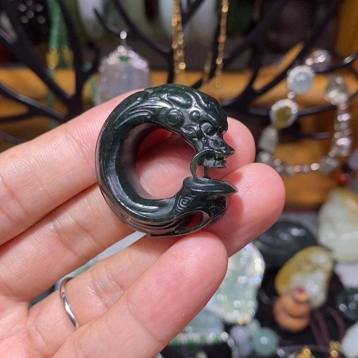 和田玉未镶嵌颈饰龙环68