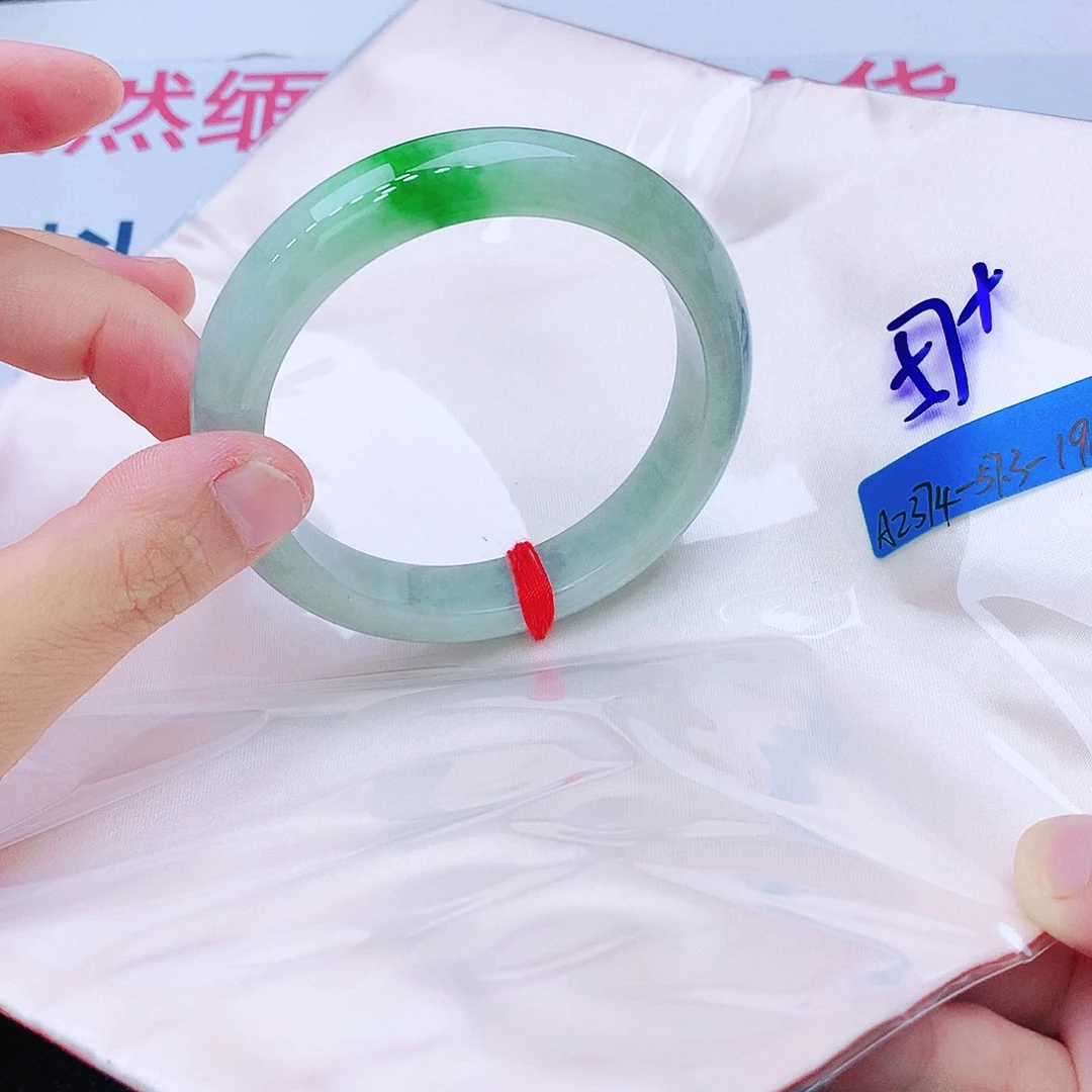 翡翠未镶嵌手镯我