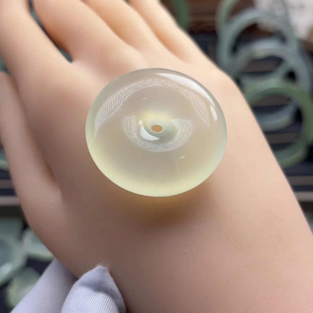 @***人蛇纹石玉未镶嵌颈饰