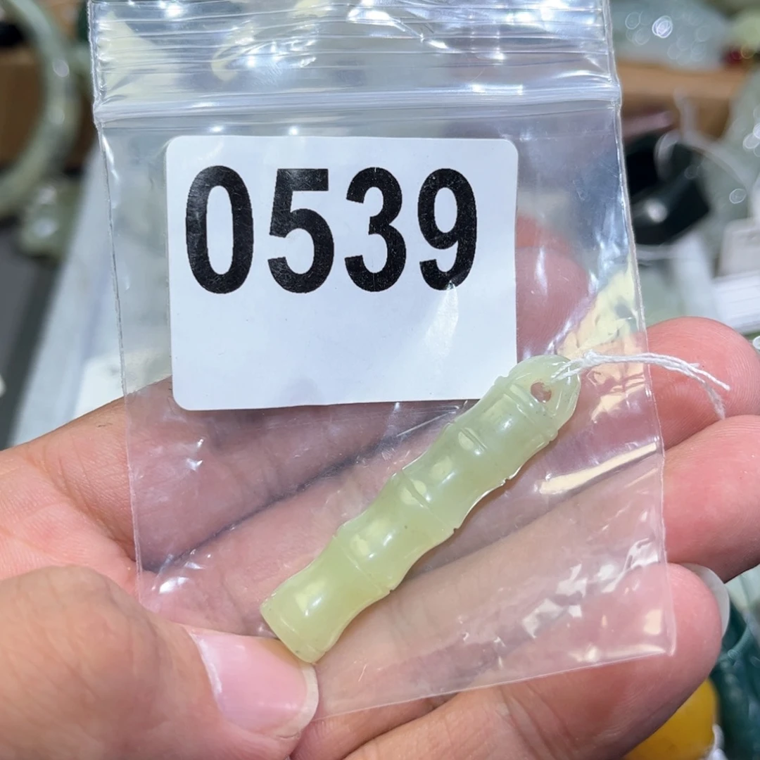 和田玉未镶嵌颈饰记**去