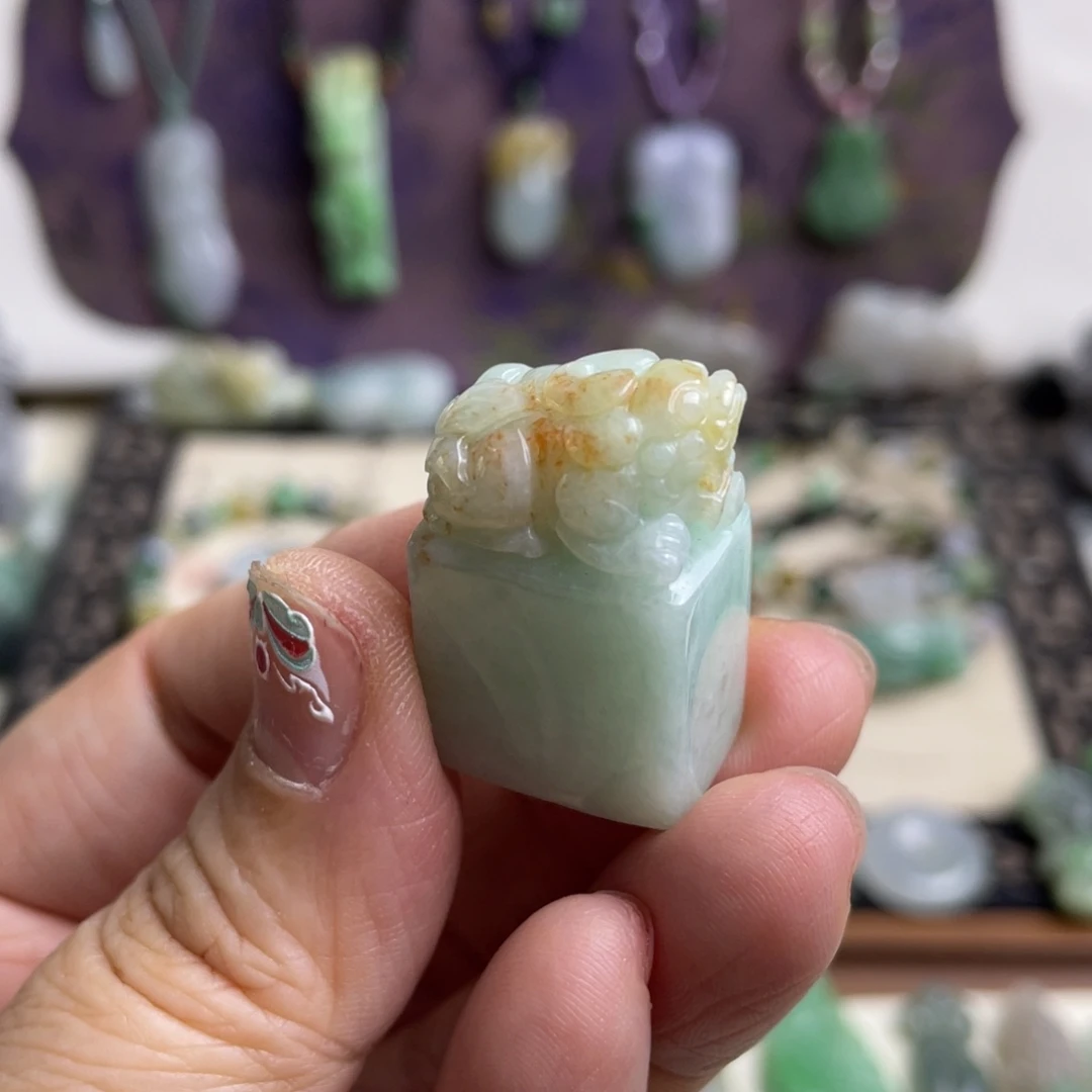 翡翠未镶嵌挂件特色印章