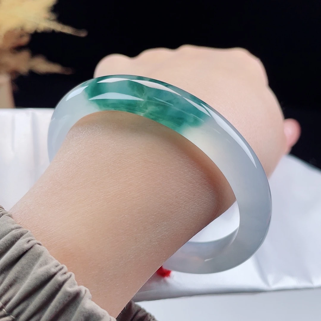 翡翠手镯未镶嵌8907/蓝钢起光渐变飘花-贵妃