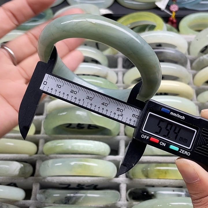 未镶嵌蛇纹石玉手镯245