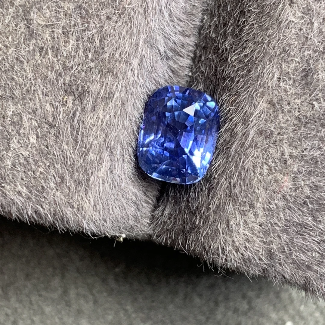 斯里兰卡天然矢车菊蓝宝石2.07ct全净玻璃体满火彩精切割超闪