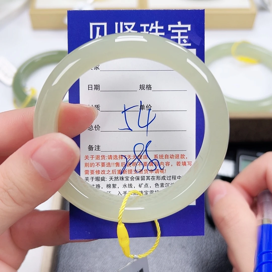 和田玉未镶嵌手镯