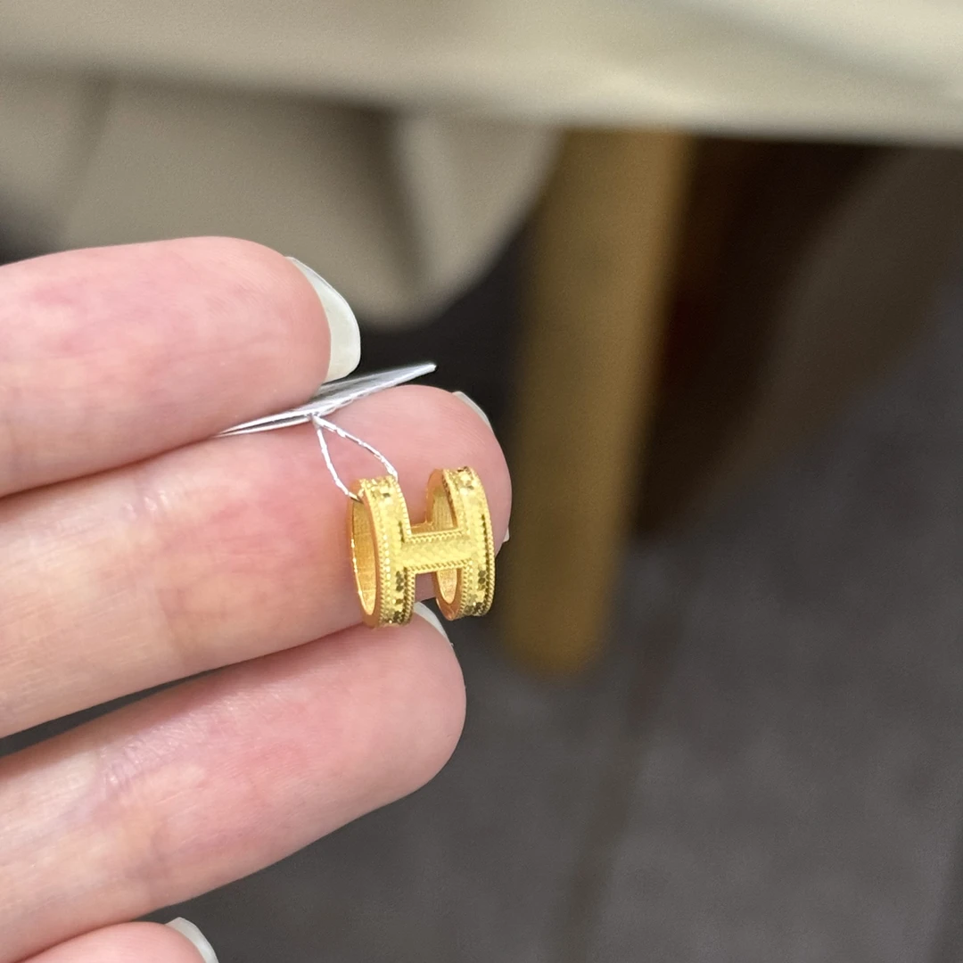 鱼鳞H字母吊坠 足金999