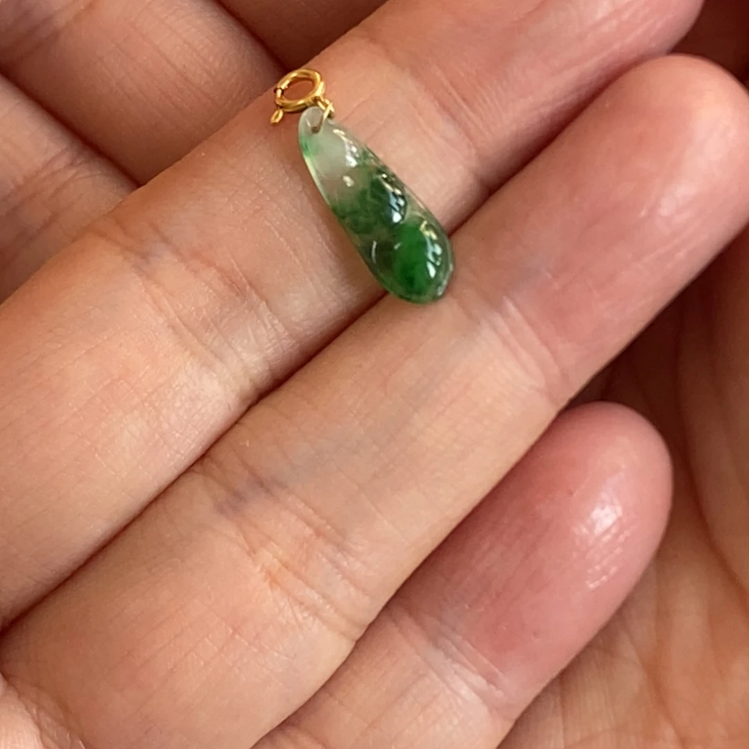 翡翠18K金镶嵌颈饰豆