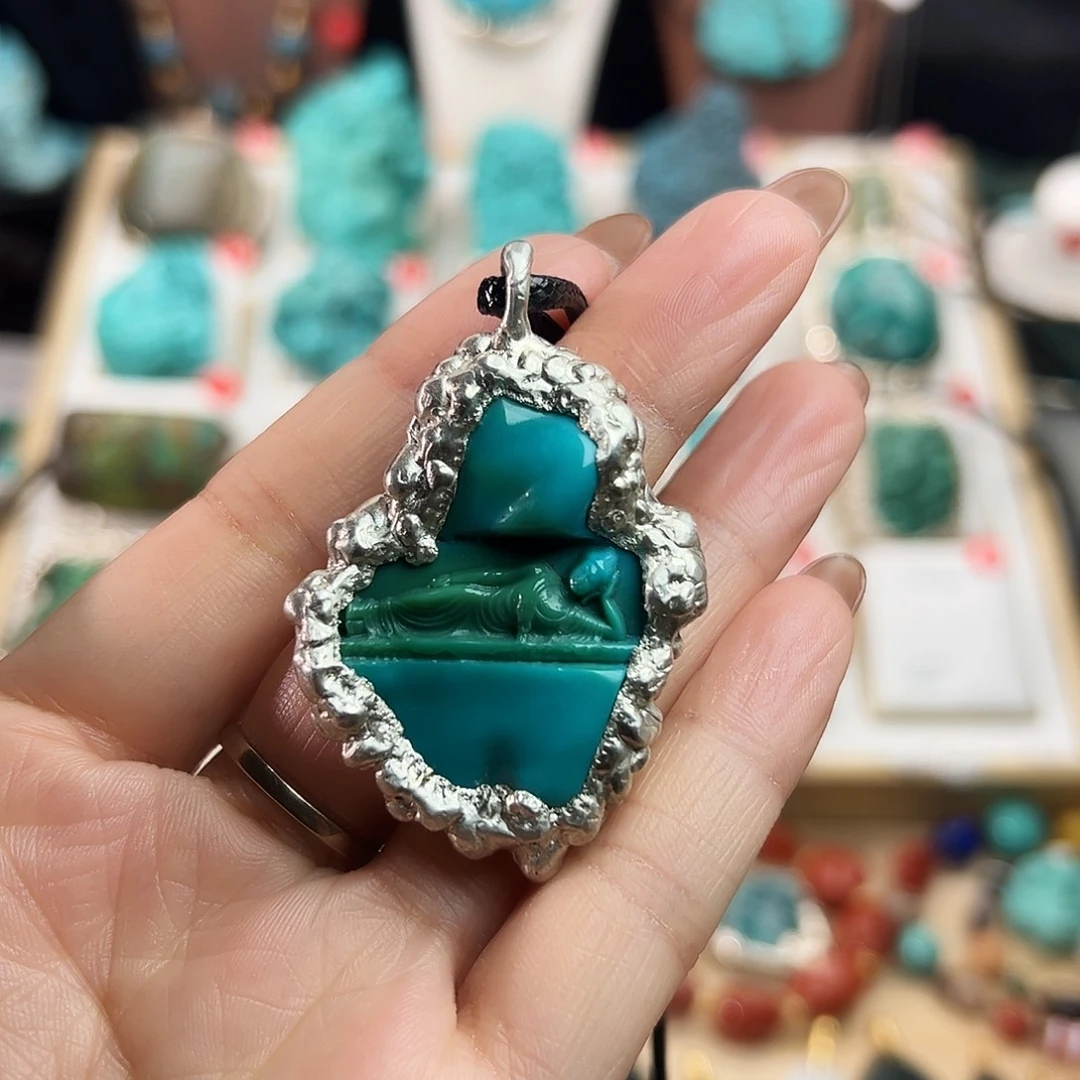 绿松石未镶嵌颈饰