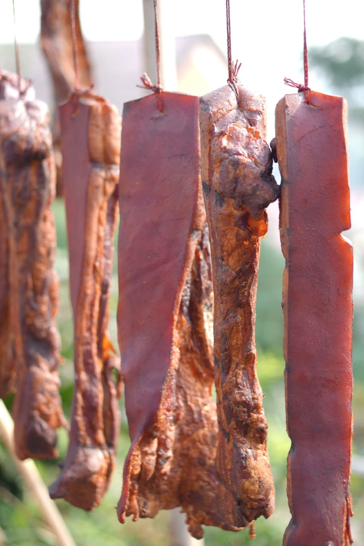 四川正宗柏树柴火烟熏精品五花肉腊肉传统农家特产