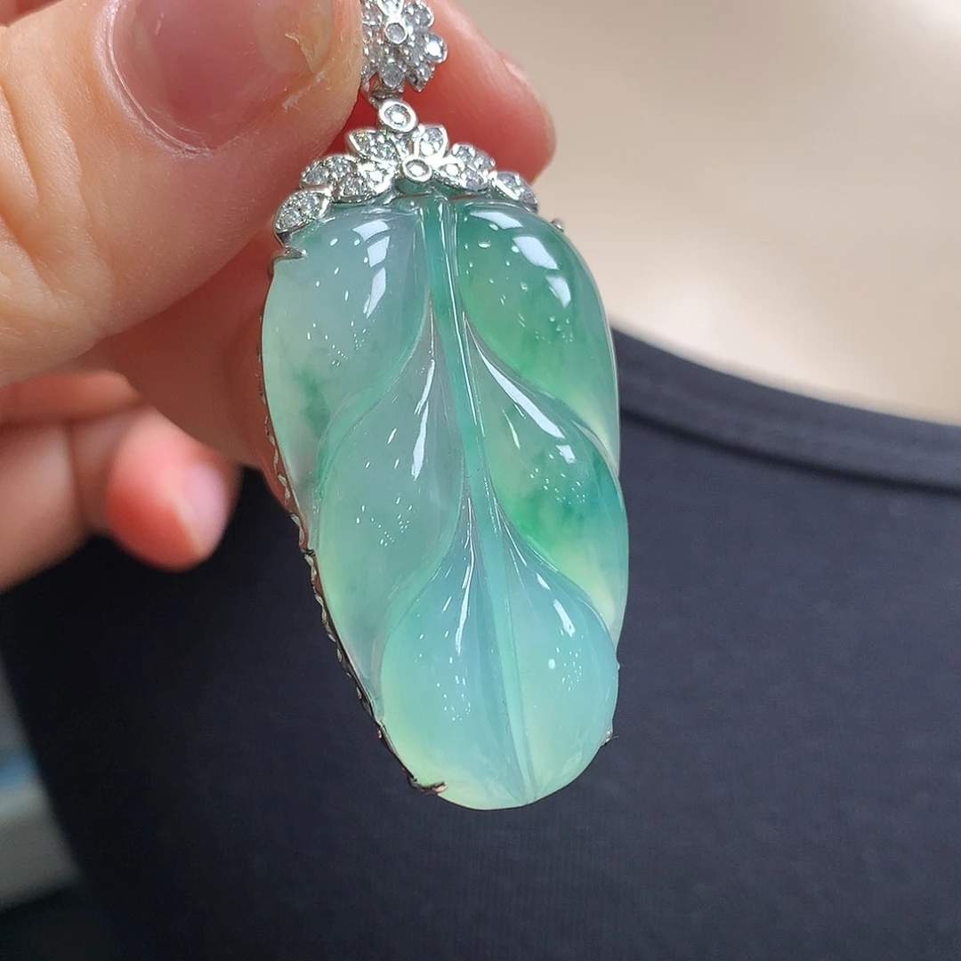 翡翠18K金镶嵌颈饰叶子