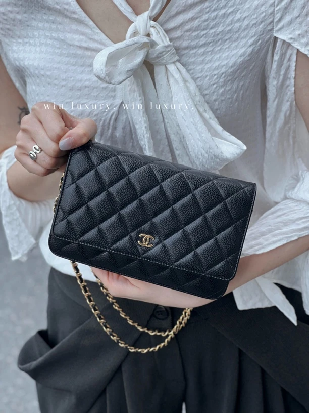 95新 Chanel/香奈儿 黑金荔枝皮发财woc磁吸款斜挎包 30开带卡