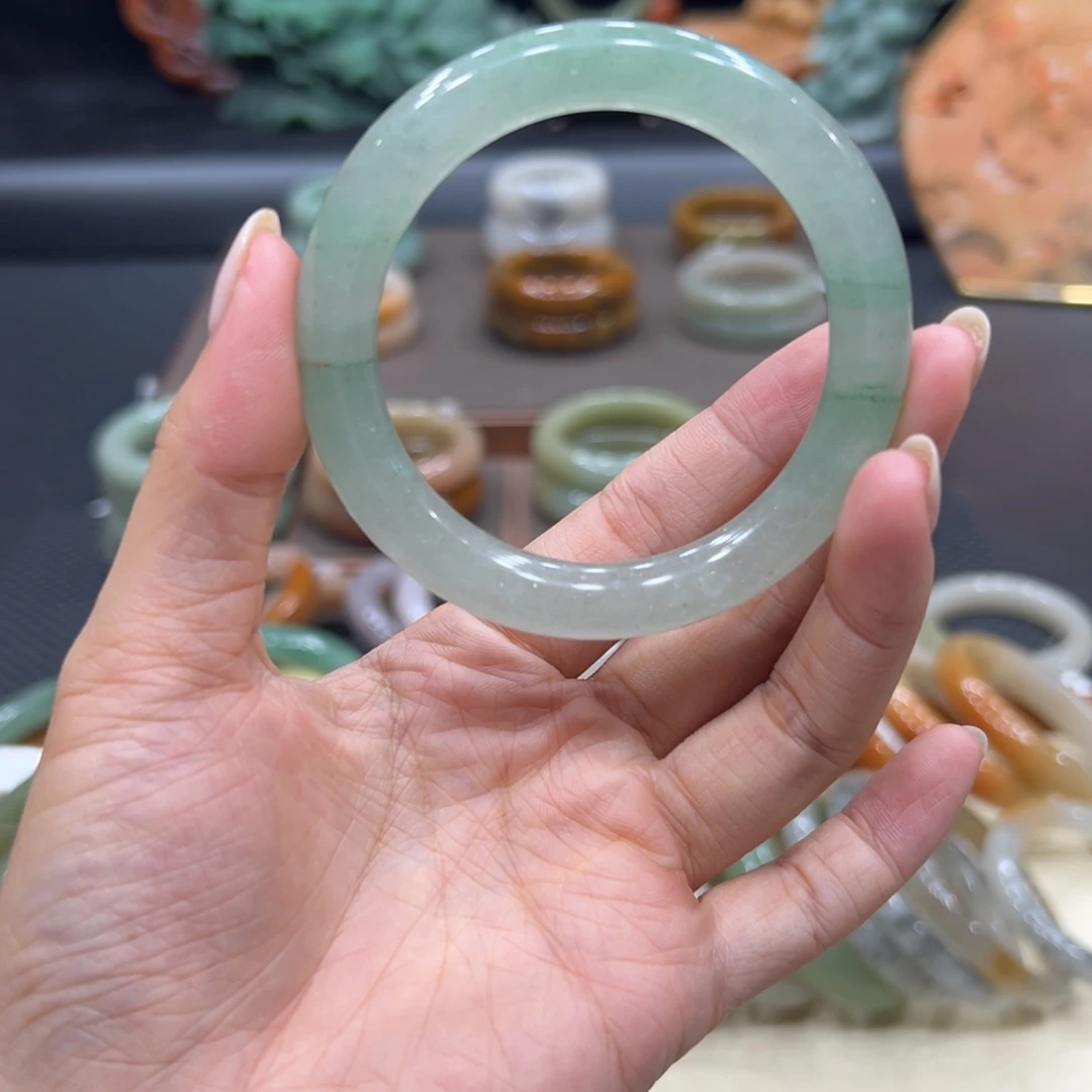 未镶嵌手镯石英质玉