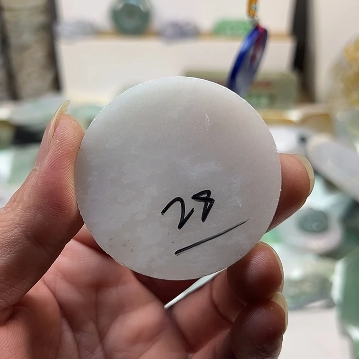 翡翠挂件未镶嵌独***涯毛