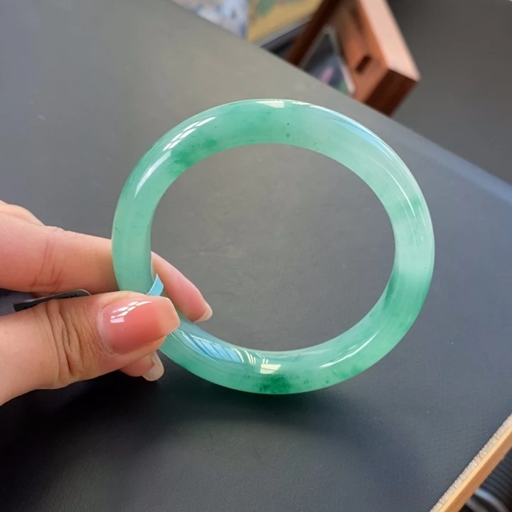 石英质玉手镯未镶嵌天然