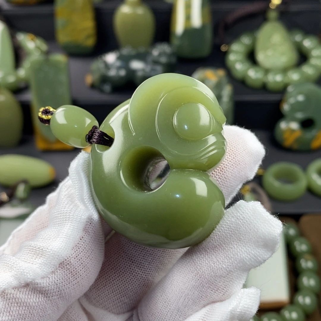 岫岩老玉（透闪石质玉）未镶嵌颈饰