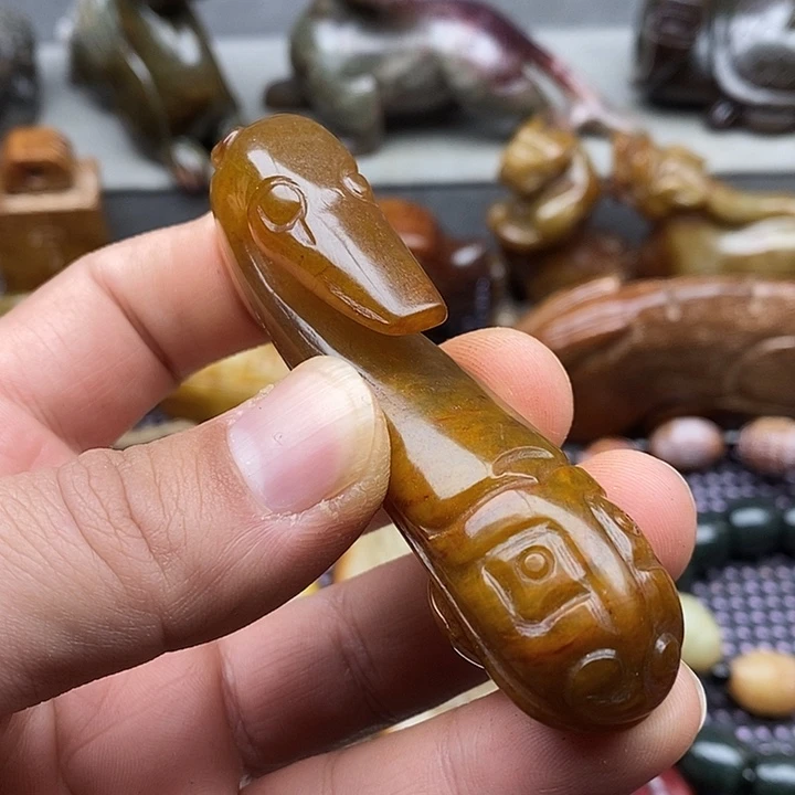 未镶嵌蛇纹石玉颈饰