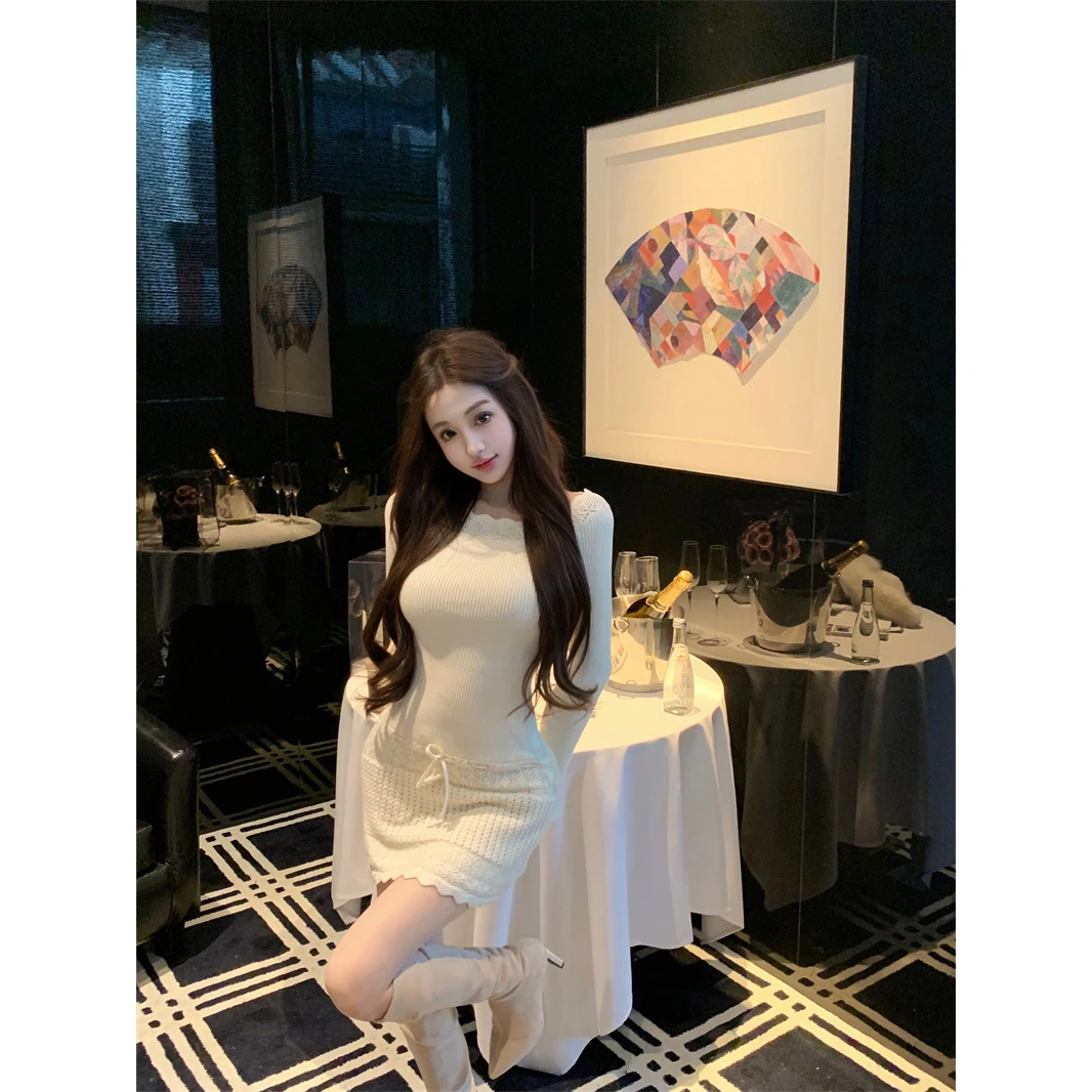 显瘦白色短款开叉包臀设计感气质长袖花边针织连衣裙独特漂亮