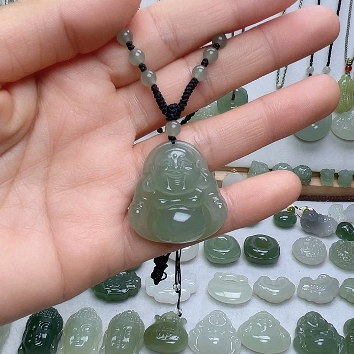 一***切和田玉未镶嵌颈饰