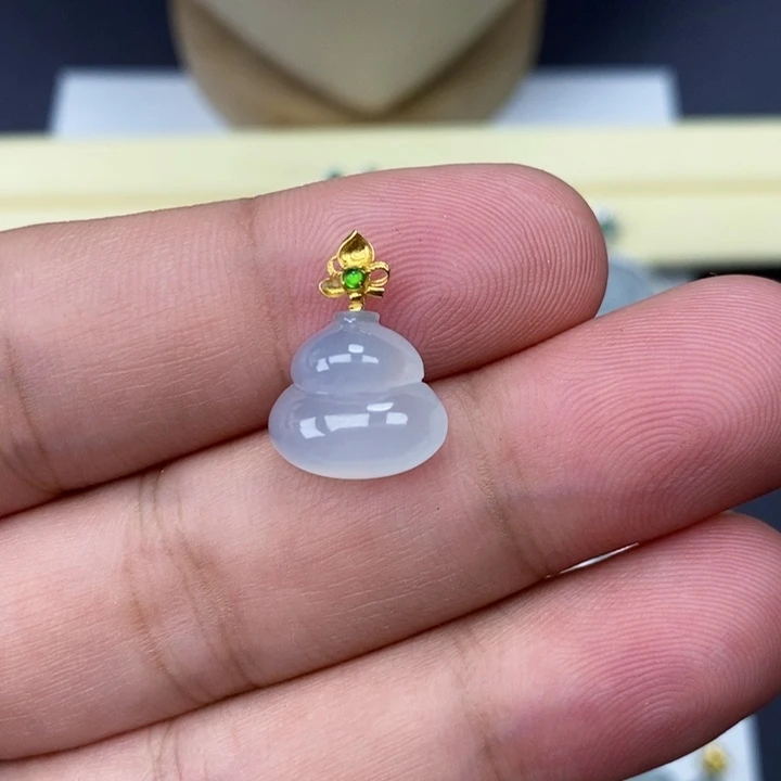 翡翠18K金镶嵌吊坠(赠链)葫芦