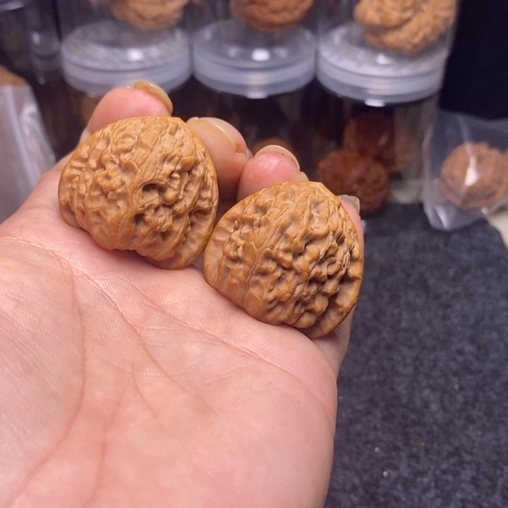 吊坠文玩核桃37三角白狮子