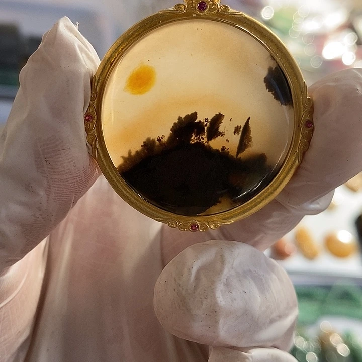 石英质玉（黄龙玉）未镶嵌颈饰