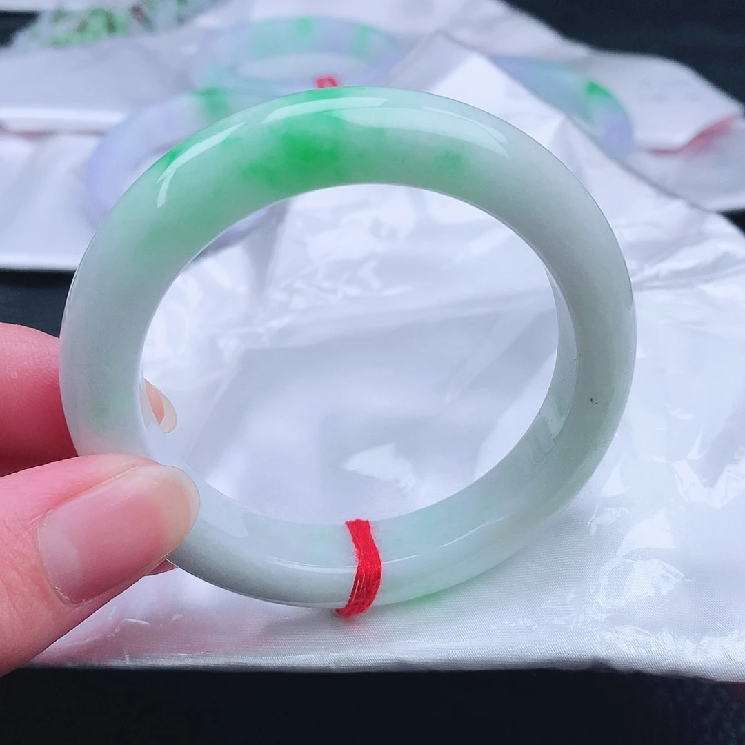 翡翠未镶嵌手镯。。