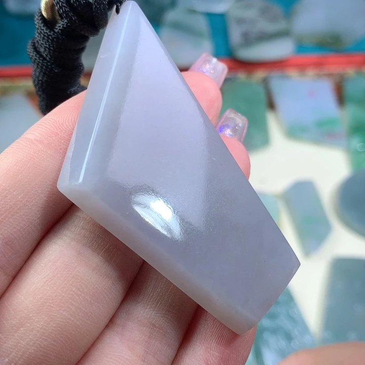 颈饰未镶嵌翡翠好