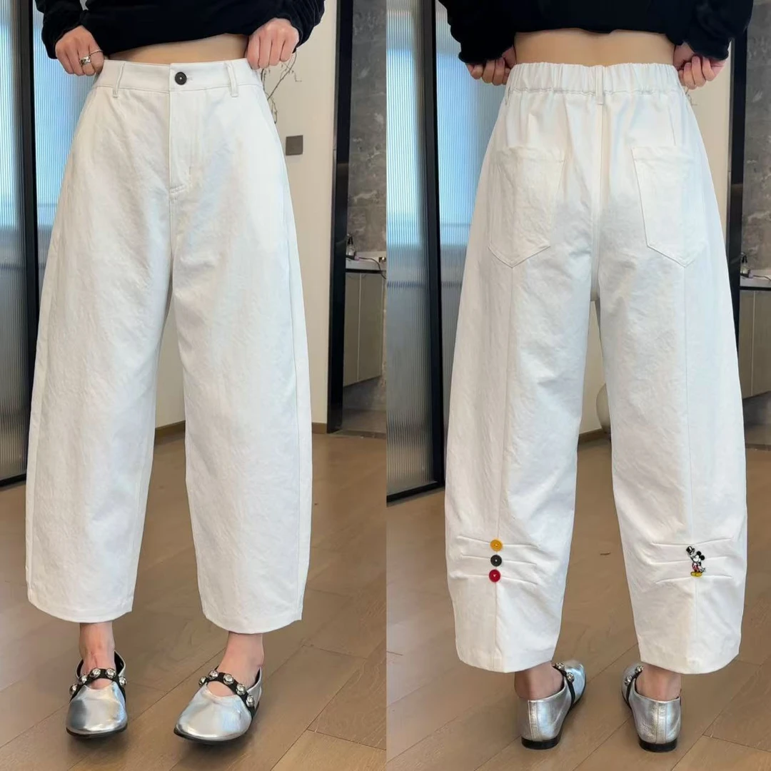 玖了个玖  2025春夏 黑青色米奇彩扣休闲裤九分裤 2504C1749