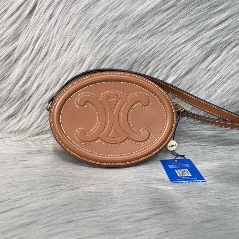 99新 Celine/思琳 99新Celine赛琳中号棕色月饼包21年编码