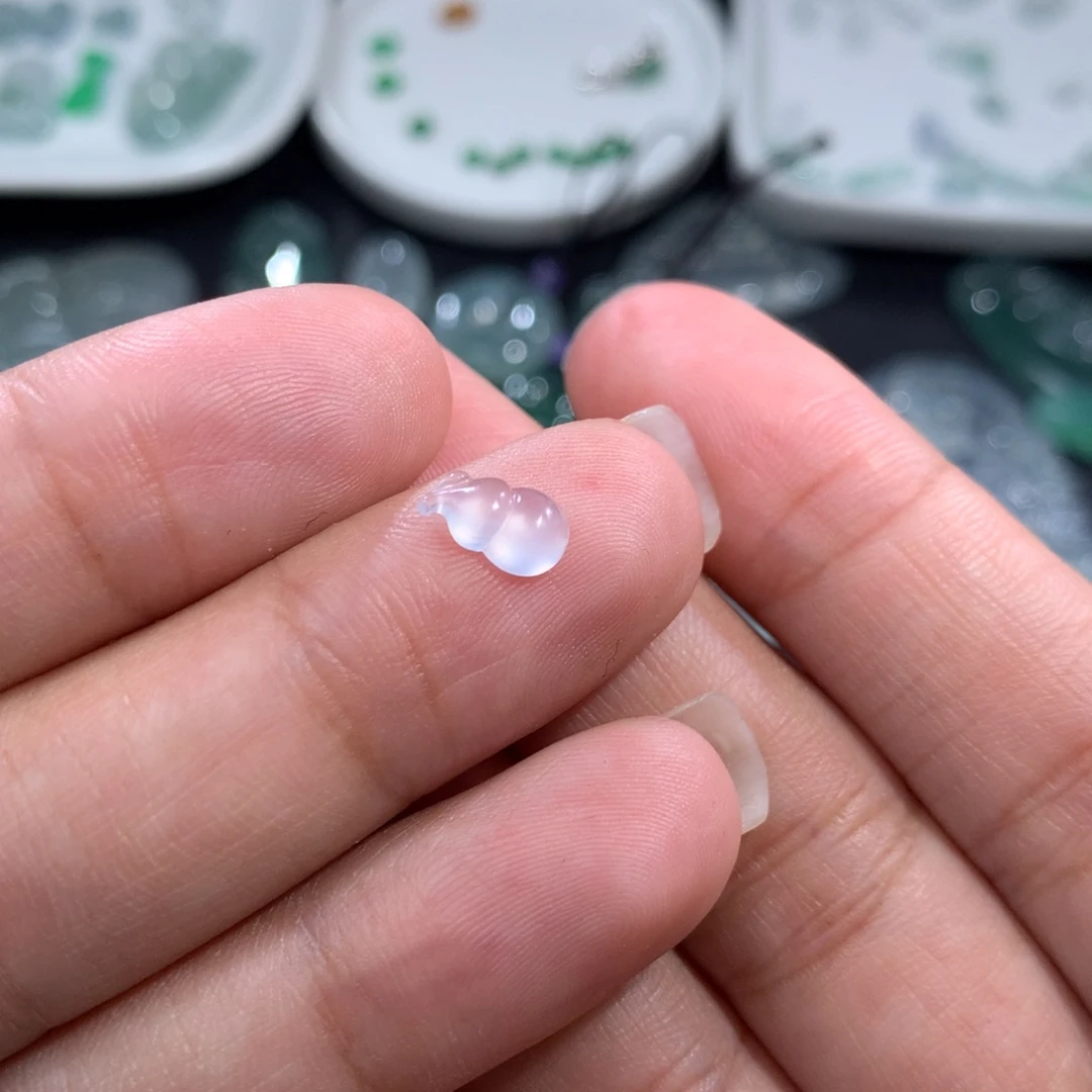 翡翠裸石未镶嵌葫芦