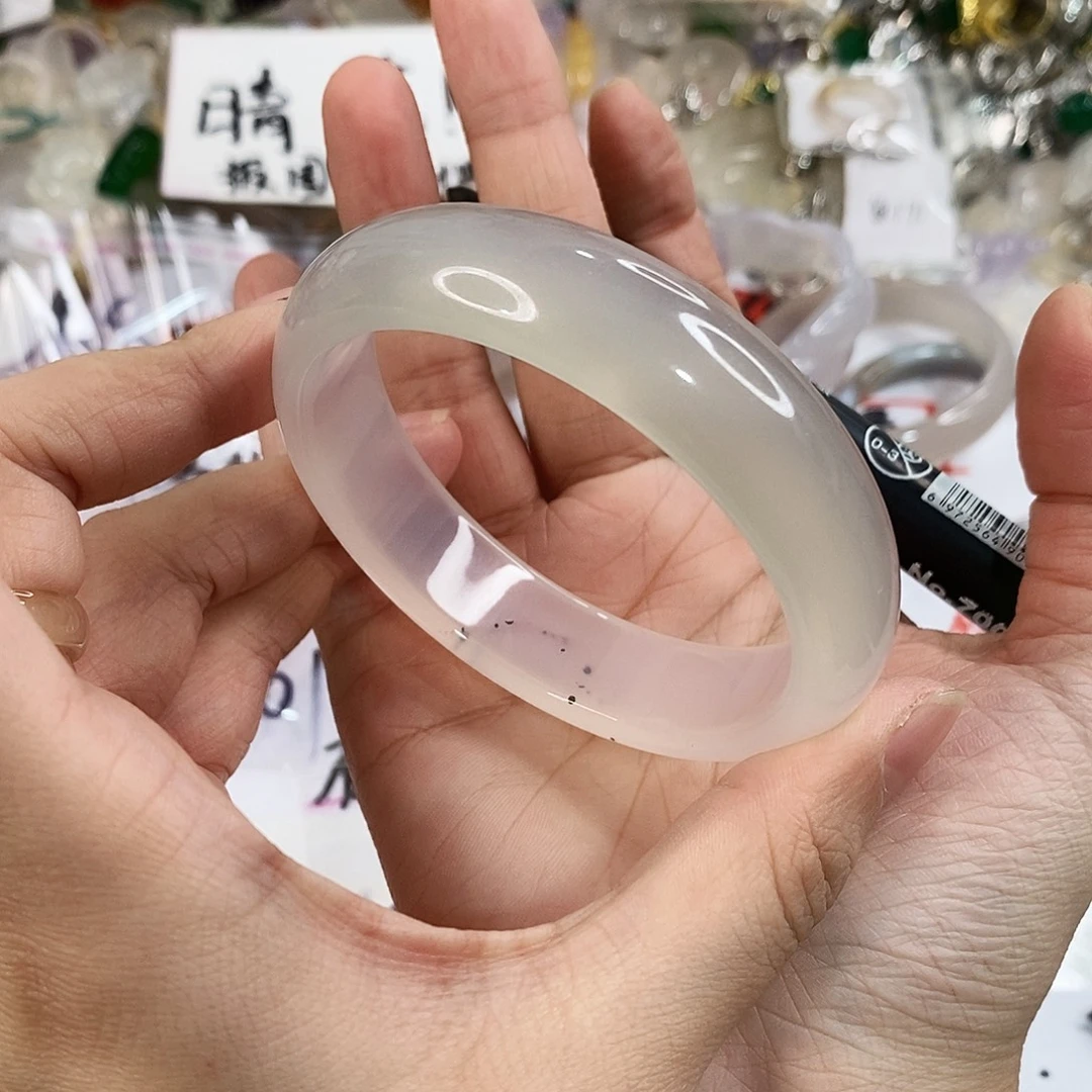 玛瑙/玉髓未镶嵌手镯A502。60.9圈