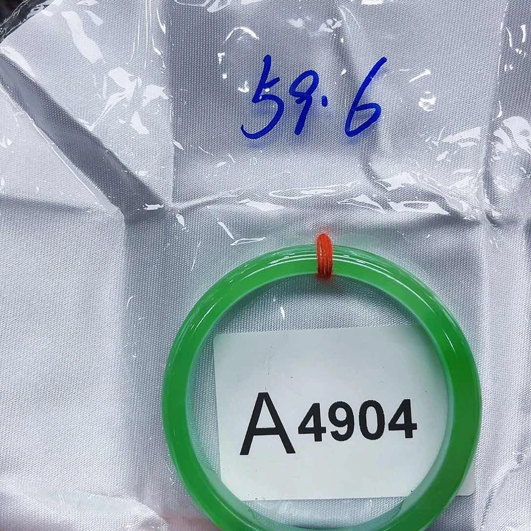 翡翠手镯未镶嵌默认微瑕
