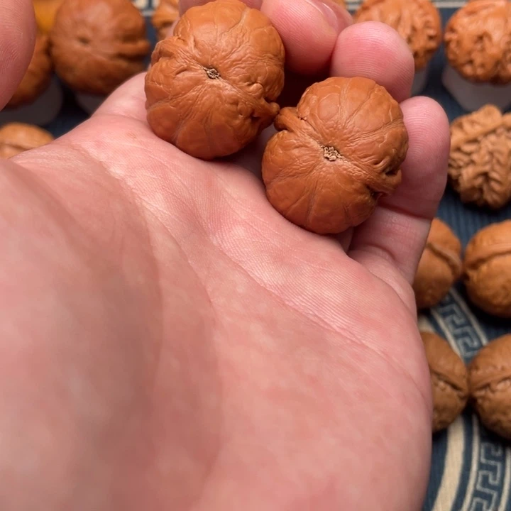 文玩核桃把件光头